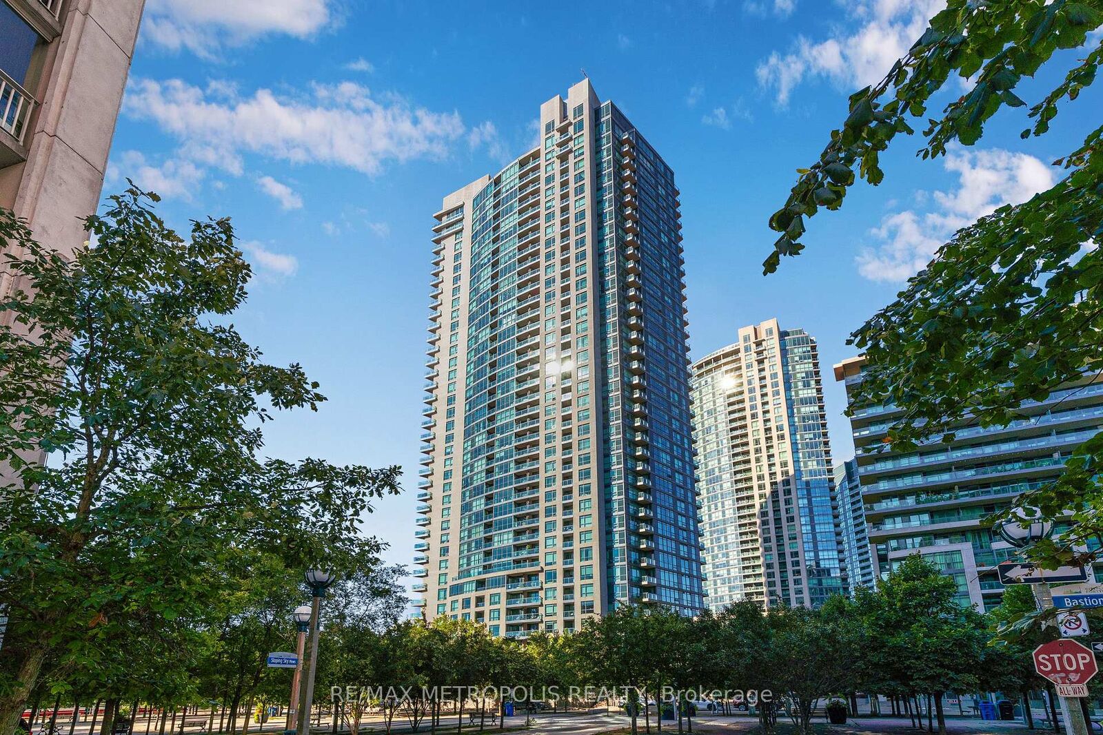 Property Photo:  215 Fort York Boulevard 208  ON M5V 4A2 