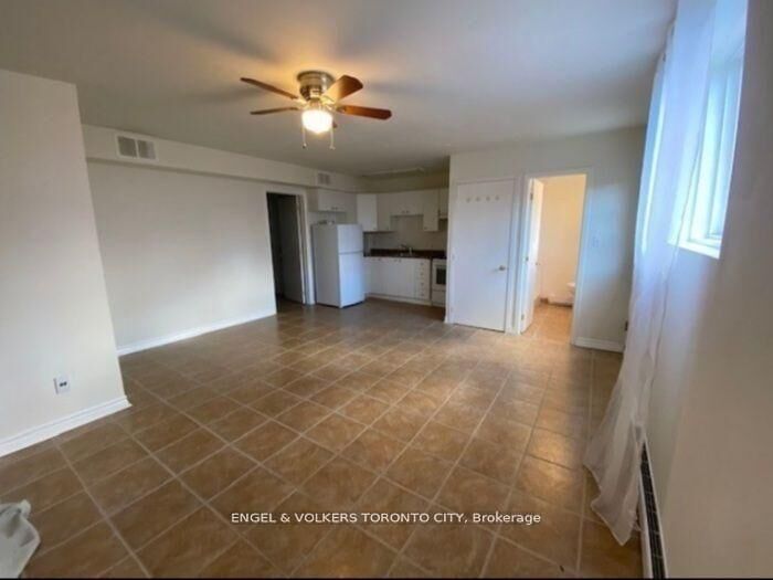 Property Photo:  23 Queen Street 1  ON L4M 1Y9 