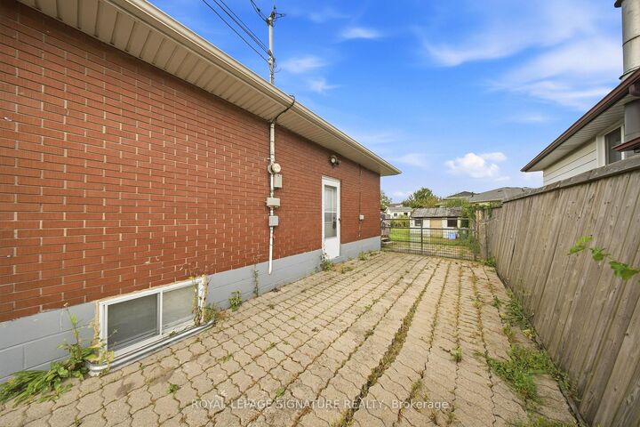 Property Photo: 85 Kenora Avenue Bsmt ON L8E 1C3