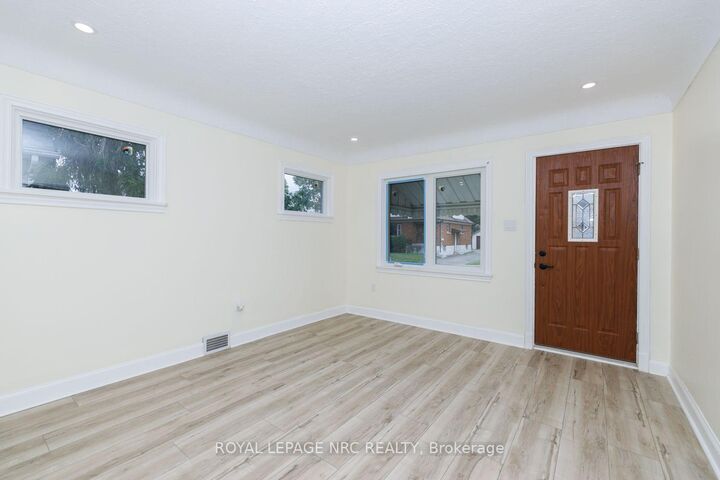 Property Photo:  301 Carlton Street  ON L2N 1C1 