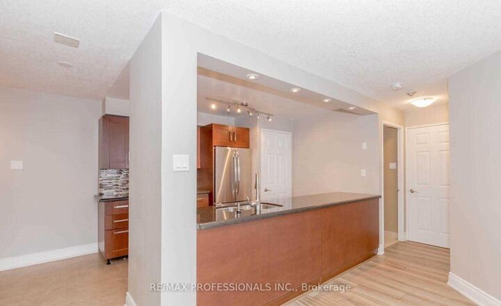 Property Photo:  4205 Shipp Drive 1606  ON L4Z 2Y9 