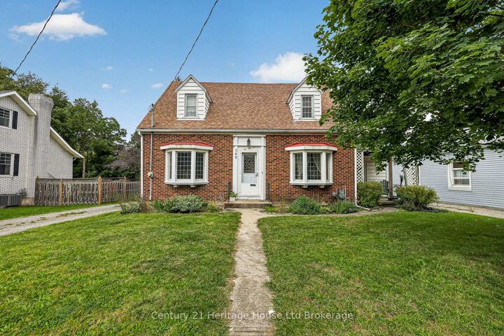 Property Photo:  143 Charles Street E  ON N5C 1J9 