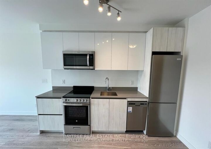 Property Photo: 3100 Keele Street 908 ON M3M 0E1