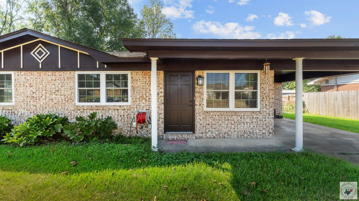 Property Photo:  304 W Greenfield  TX 75501 