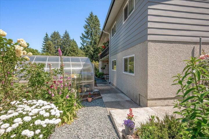 Property Photo: 11041 Chemainus Rd BC V9G 1Z2