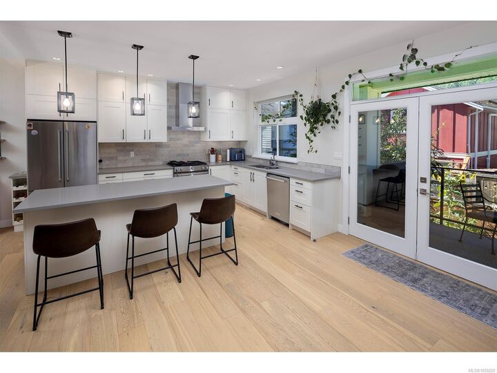 Property Photo:  2835 Turnstyle Cres  BC V9B 0T8 