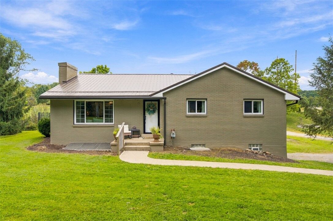 Property Photo: 3158 Unionville Rd PA 16066