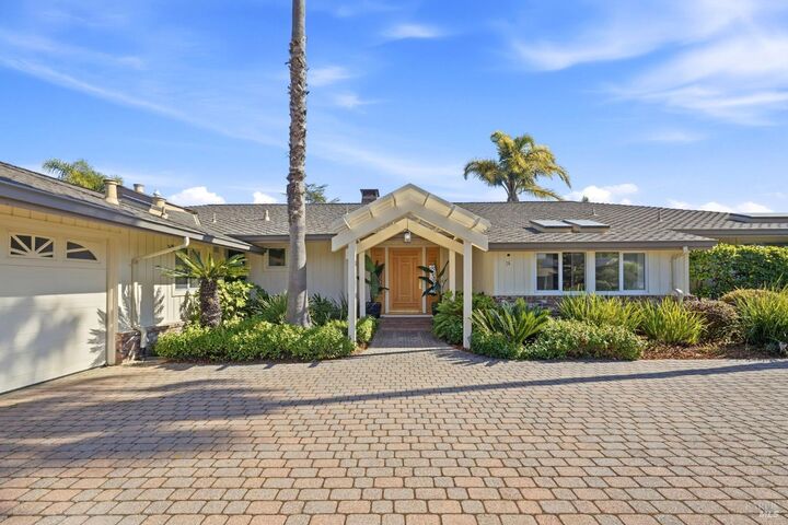 Property Photo: 16 Aqua Vista Drive CA 94901