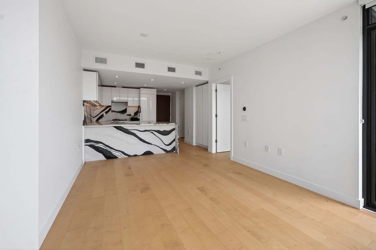 Property Photo:  135 E 13th Street 1304  BC V7L 0J8 