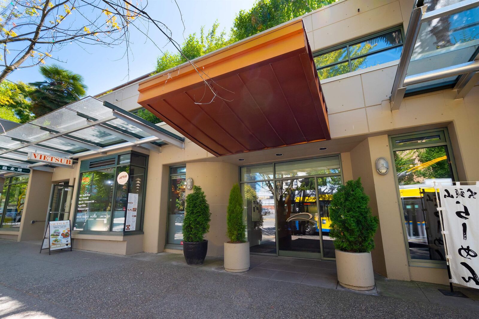 Property Photo:  1688 Robson Street 202  BC V6G 1C7 