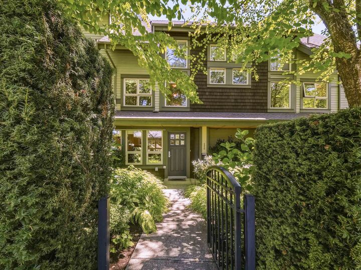 Property Photo:  2990 Chesterfield Avenue  BC V7N 3M6 