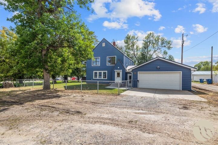 Property Photo:  106 W Carbon Ave  MT 59014 