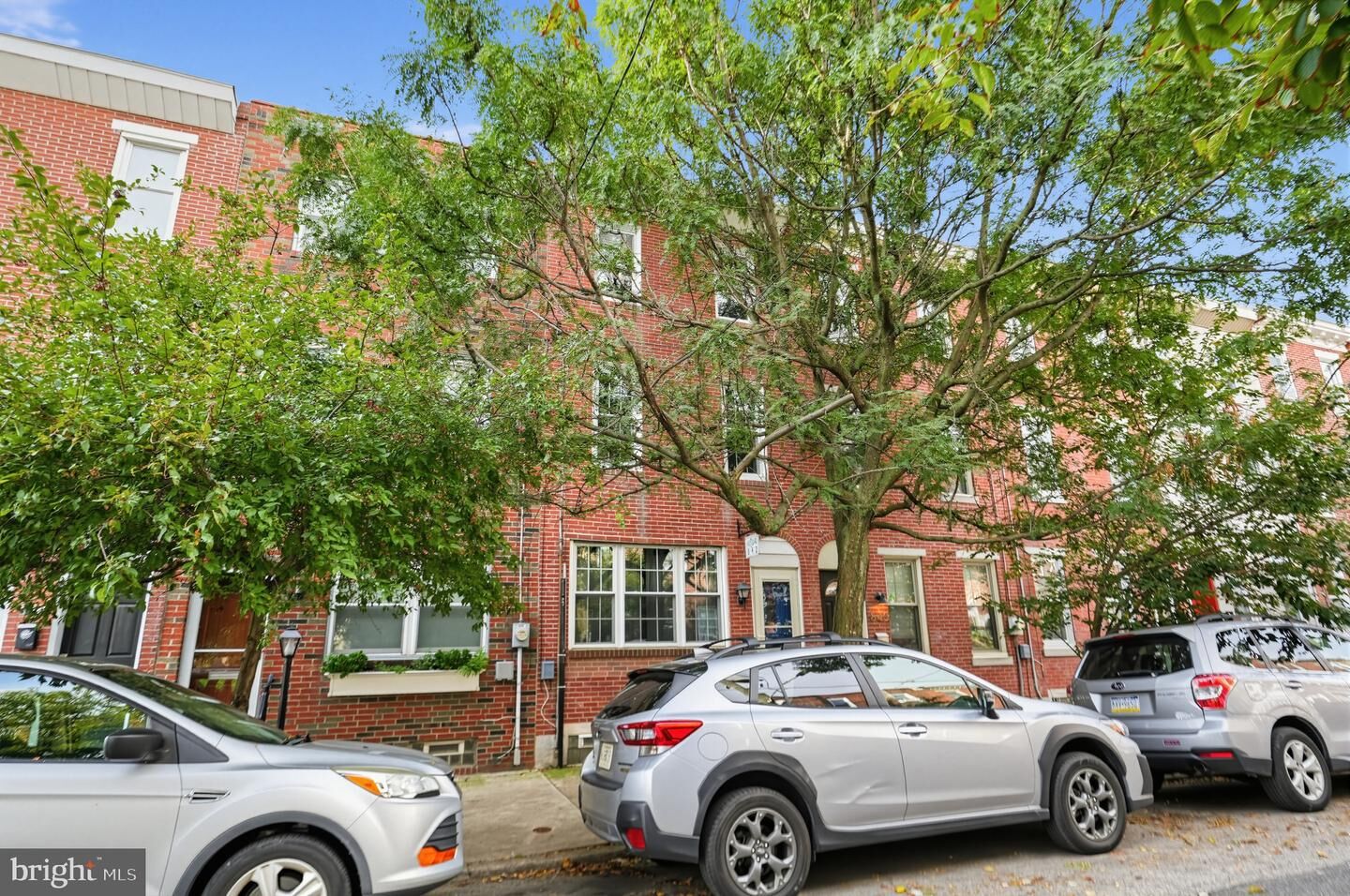 Property Photo:  842 Almond Street  PA 19125 