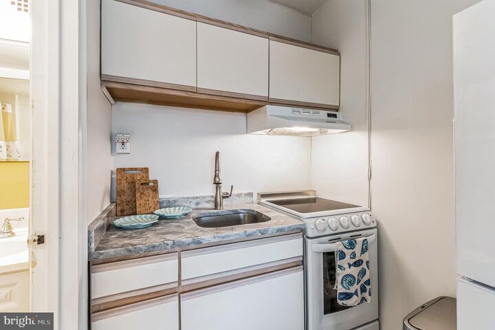 Property Photo:  108 S Montpelier Avenue 222  NJ 08401 