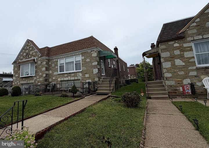 Property Photo:  