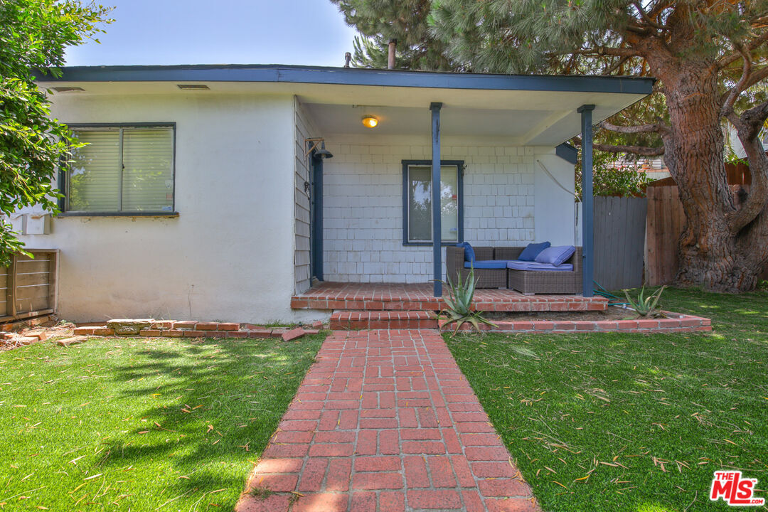Property Photo:  1817 17th St  CA 90404 