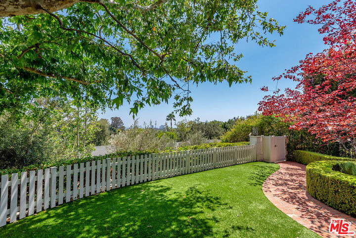 Property Photo:  11532 Thurston Cir  CA 90049 