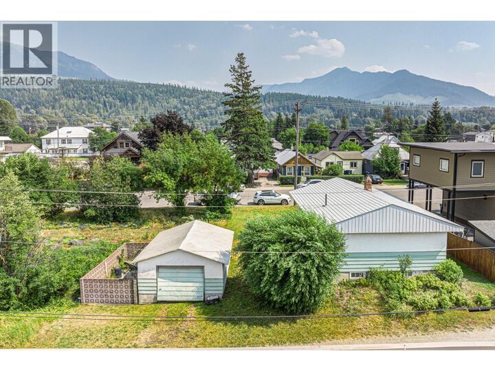 Property Photo: 1291 6th Avenue BC V0B 1M0