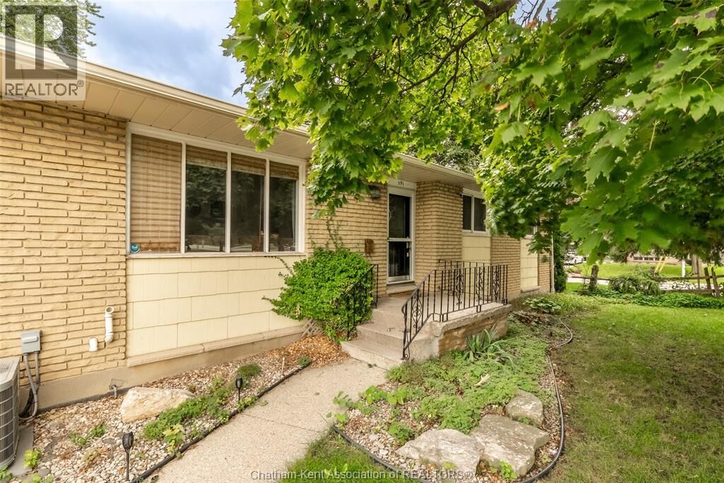 Property Photo:  591 King Street West  ON N7M 1H7 