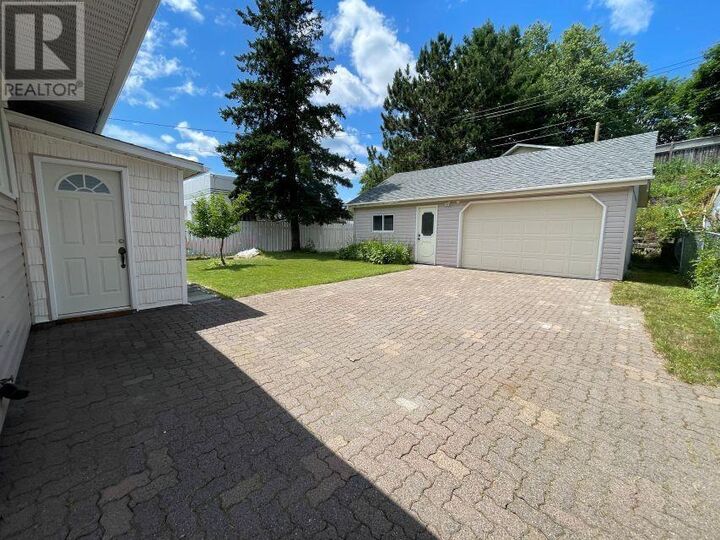 Property Photo:  66 Dieppe Ave  ON P5A 1H3 