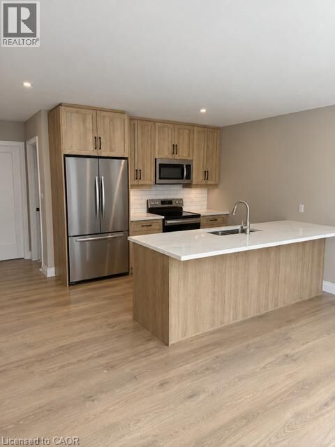 Property Photo:  95 Franklin Street 4  ON N2A 1Y1 