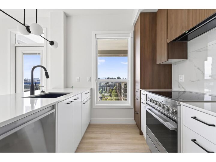 Property Photo:  33538 Cottage Lane 308  BC V2S 6B8 