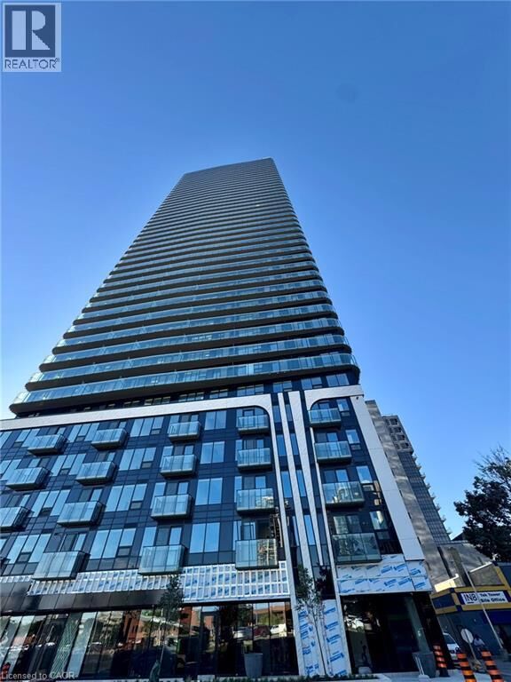Property Photo:  30 South Francis Street South 1405  ON N2G 0B5 