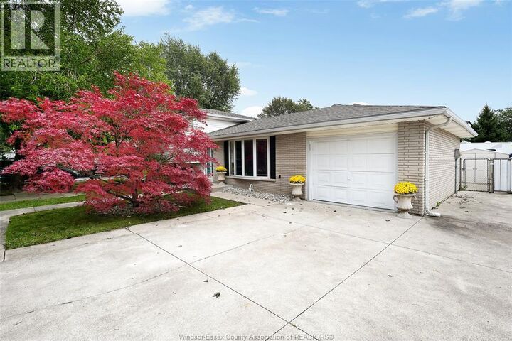 Property Photo:  268 Broadway Street  ON N8L 0L5 