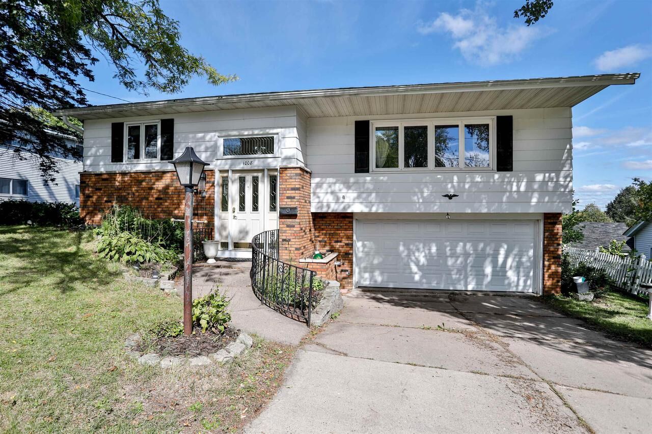 Property Photo: 1008 Elm Street WI 54401