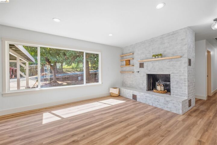 Property Photo: 327 Calaveras Way CA 95370