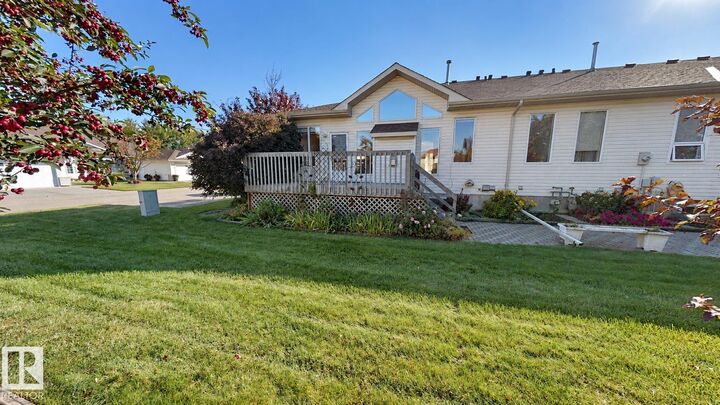 Property Photo:  Ravine Villas 323  AB T9E 8H3 