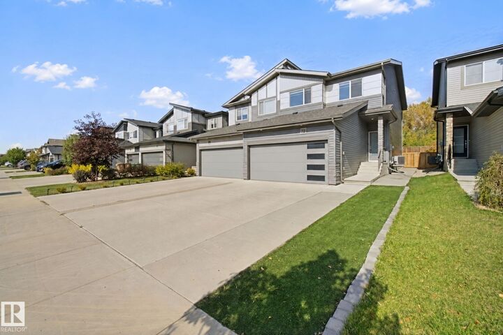 Property Photo:  72 Royal Street  AB T8N 7X4 