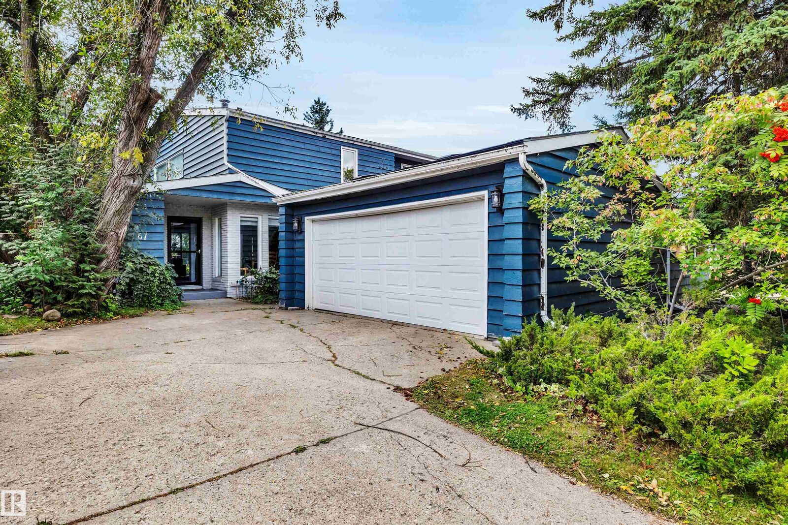 Property Photo:  67 Woodlands Road  AB T8N 3G8 