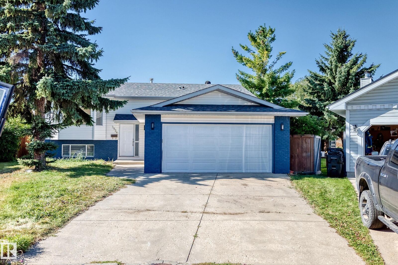 Property Photo:  3924 26A Avenue NW  AB T6L 6G2 