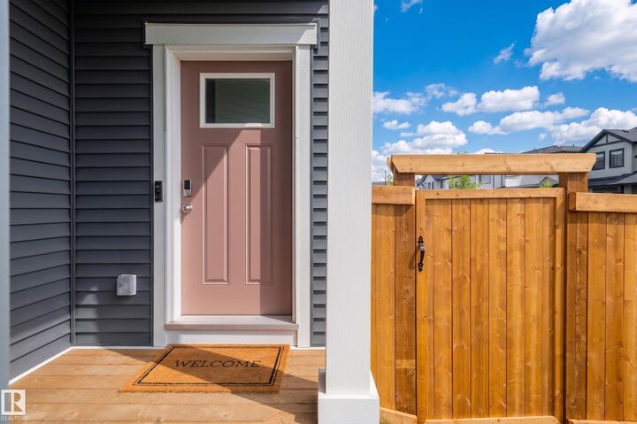 Property Photo:  4804 Cawsey Terrace SW  AB T6W 5M7 