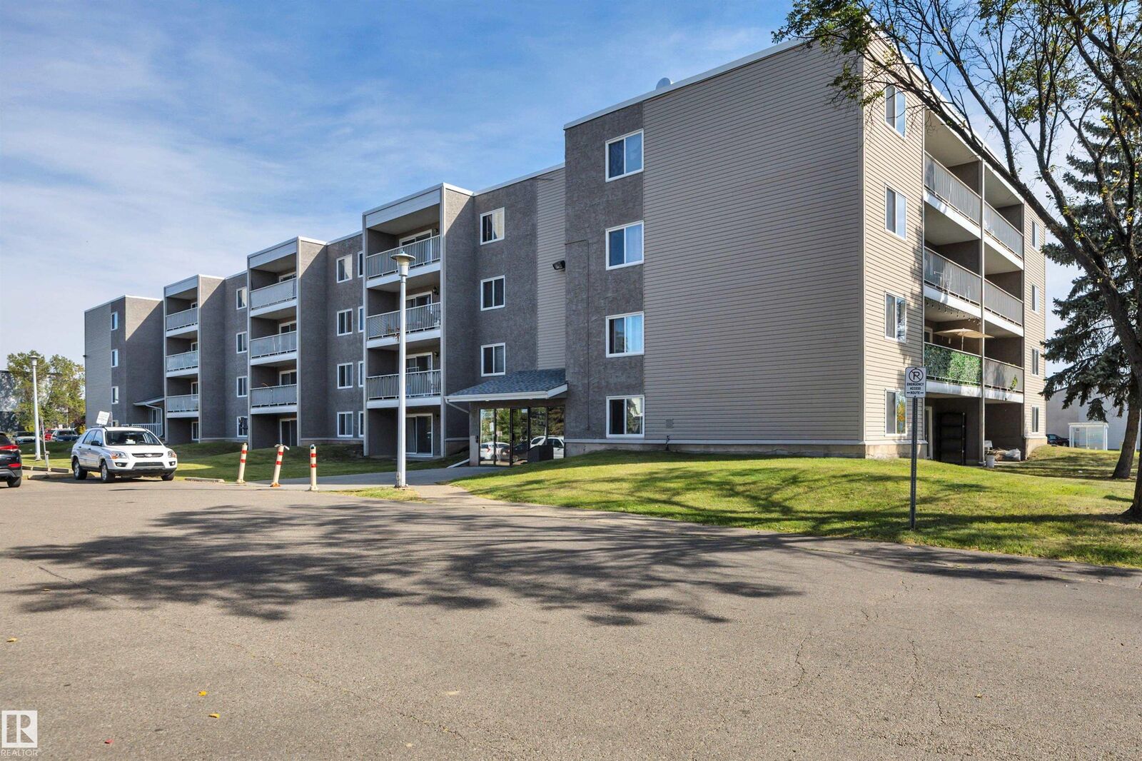 Property Photo:  18204 93 Avenue NW 101  AB T5T 2V2 
