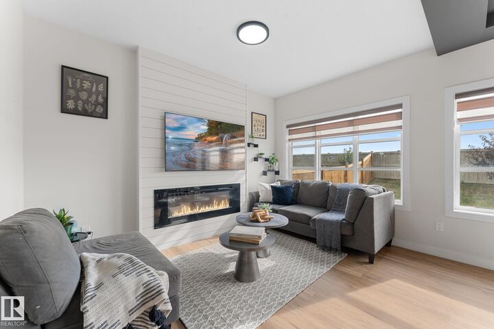 Property Photo:  1142 Goldfinch Crescent NW  AB T5S 0R1 