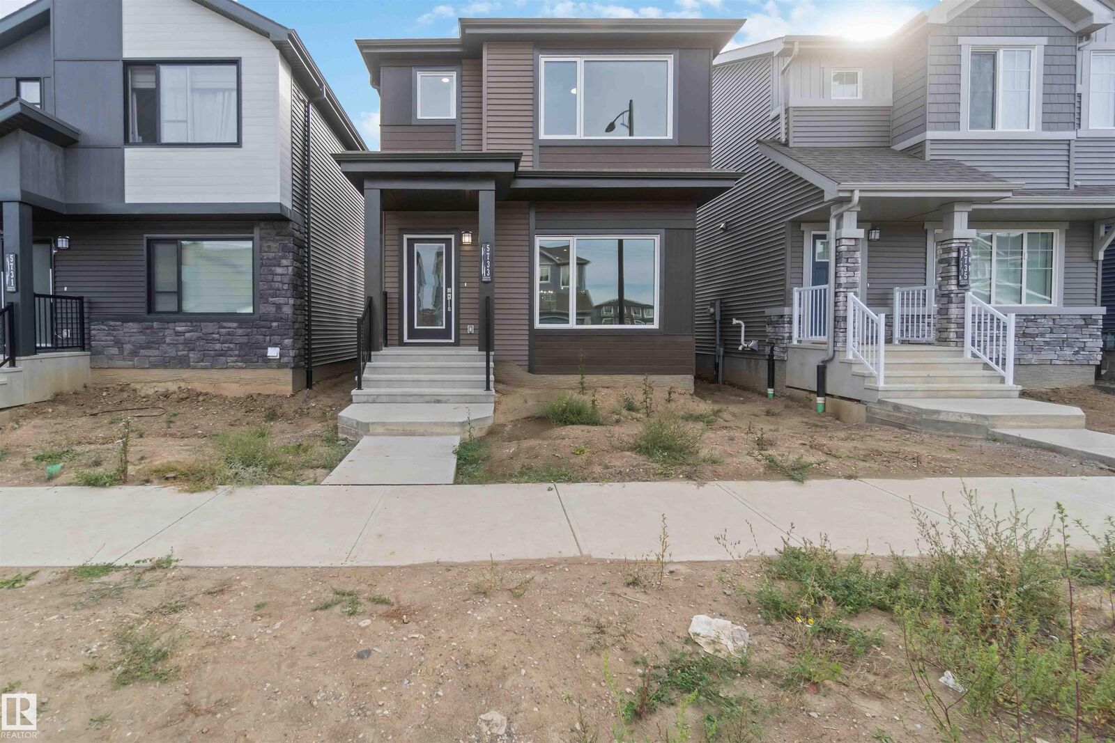 Property Photo:  5733 Hawthorn Common SW  AB T6X 3K8 