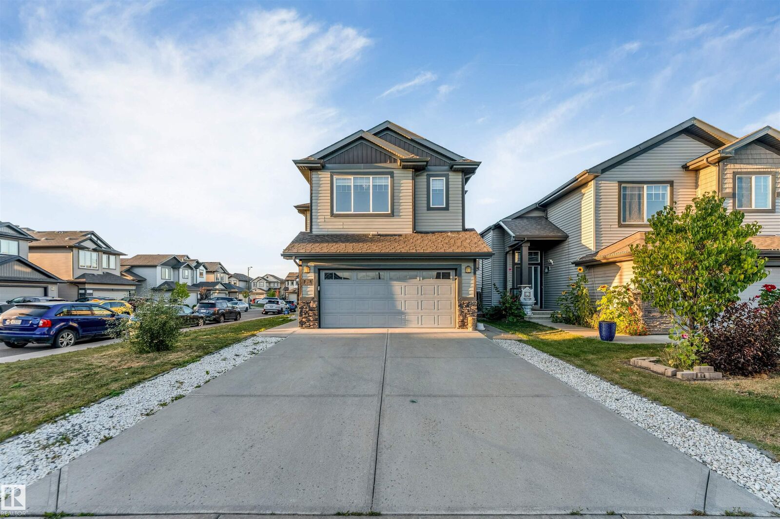 Property Photo:  1264 25 Avenue NW  AB T6T 2E5 