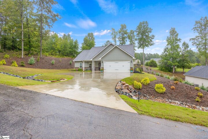 Property Photo: 475 Twin View Drive SC 29693