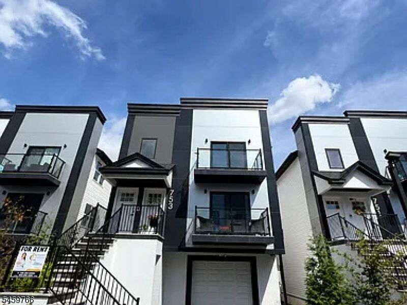 Property Photo:  753 Seaport Dr 2  NJ 07201 