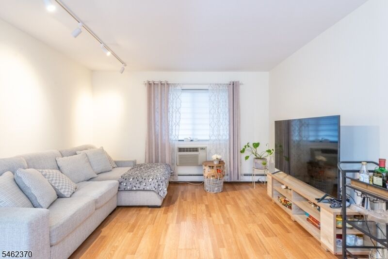Property Photo: 245 Anderson St 1A NJ 07601