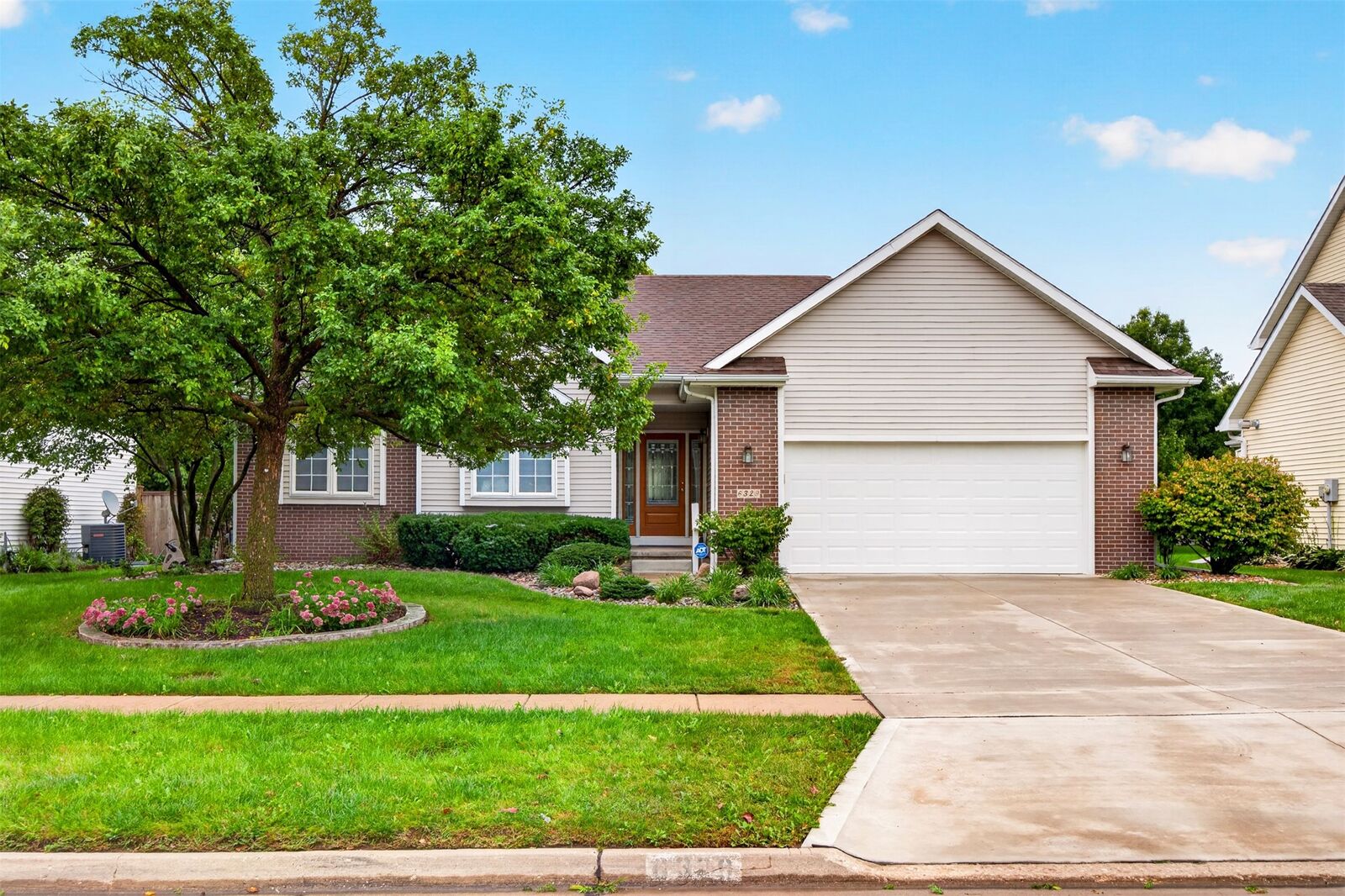 Property Photo: 6329 NW 97th Street IA 50131