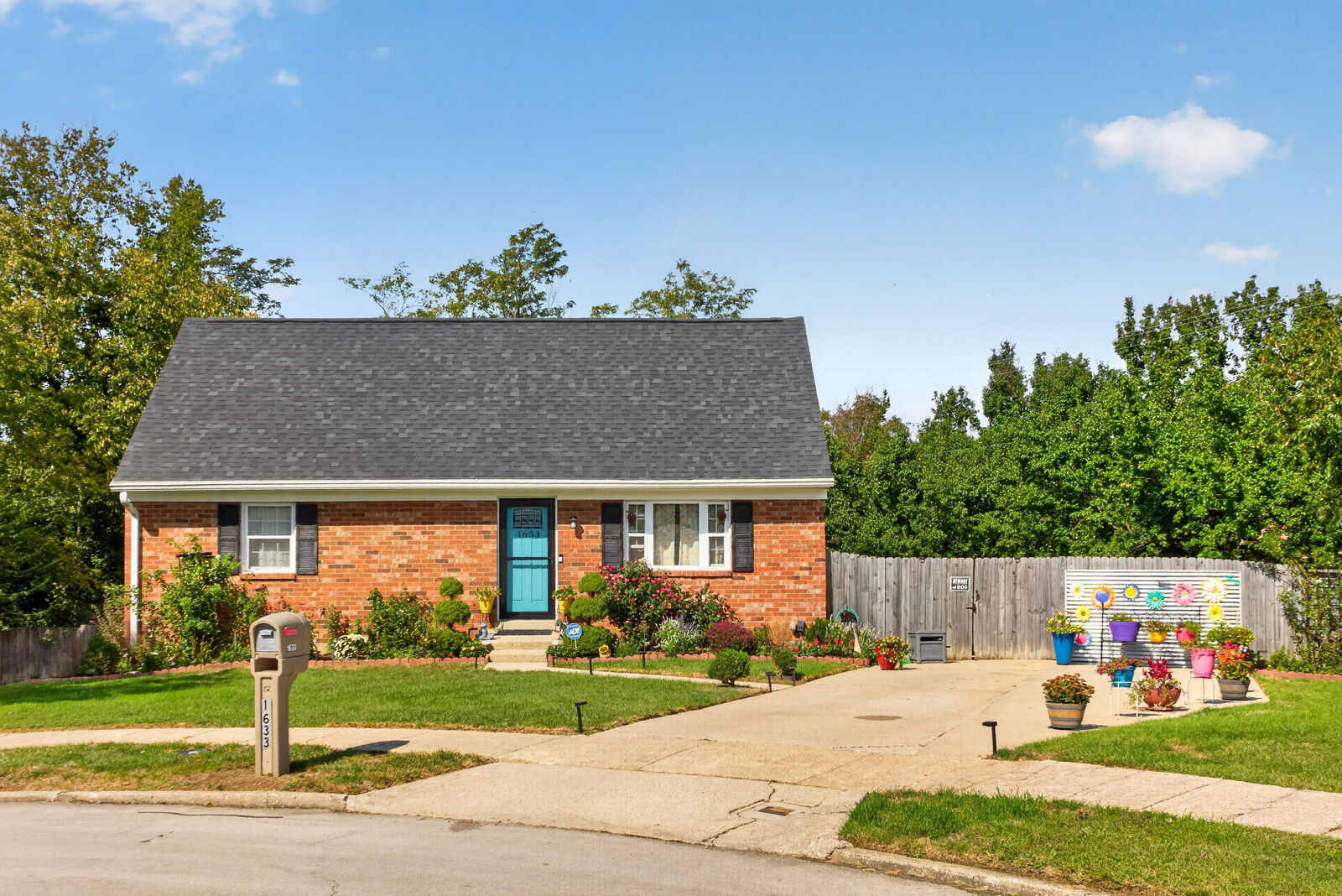 Property Photo:  1633 Thames Drive  KY 40517 