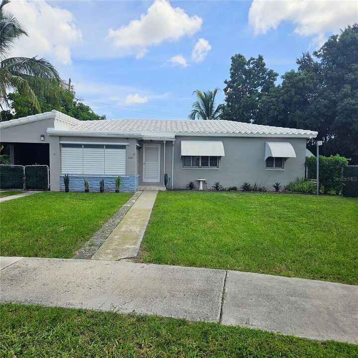 Property Photo: 1051 SW 72nd Court FL 33144