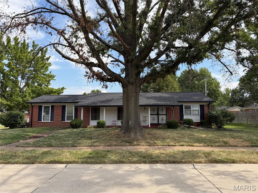 Property Photo:  3030 Wellington Drive  MO 63033 