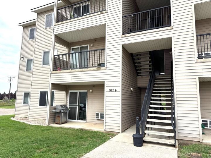 Property Photo:  1624 20th Ave Unit #102 NW  ND 58703 