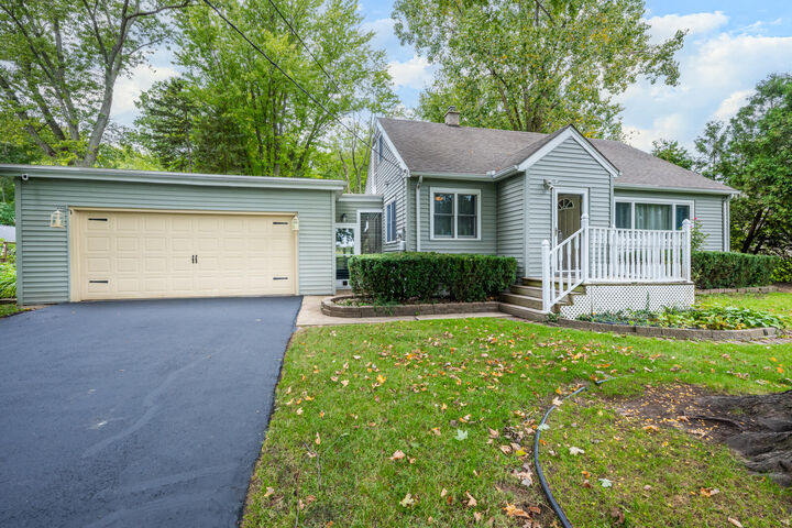 Property Photo:  2286 Washington Avenue  MI 49085 