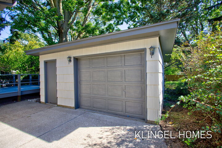 Property Photo: 902 S Despelder Street MI 49417