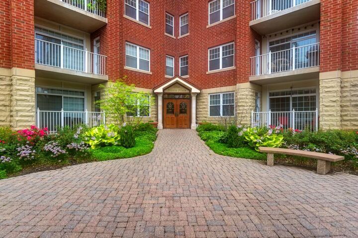 Property Photo: 1 Itasca Place 211 IL 60143